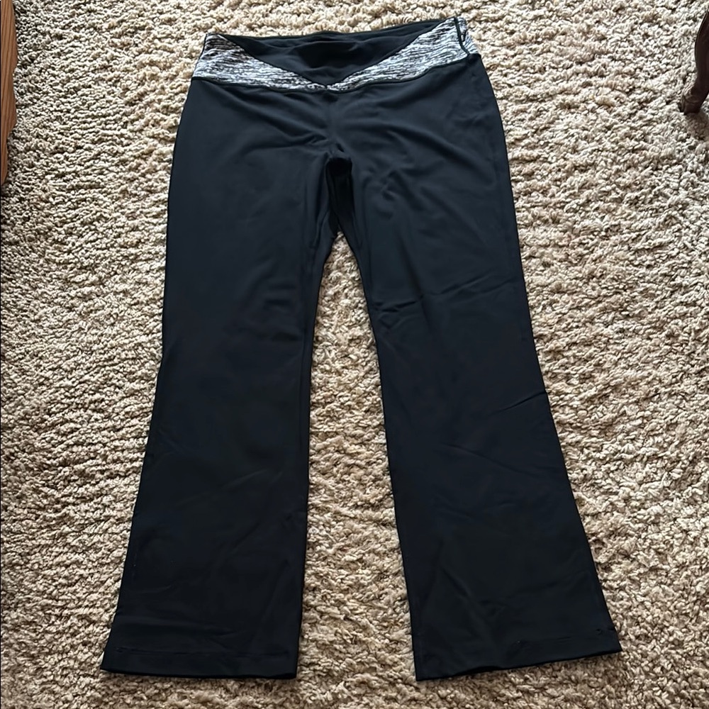 CAbi Black and White Yoga set